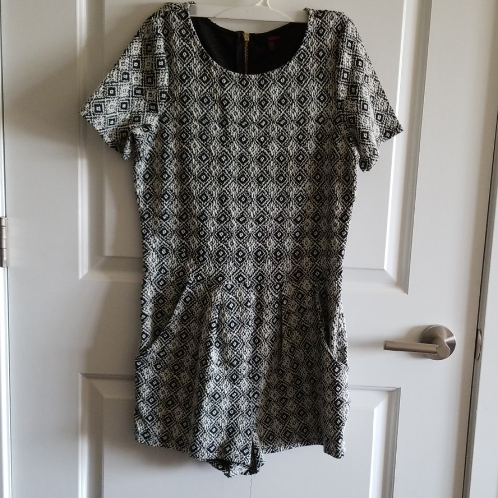 Romper with short sleeves